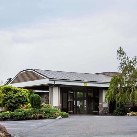 Ramada By Wyndham Rock Hill At Sullivan Center Bagian luar foto