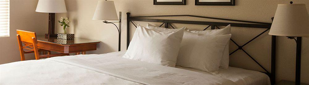 Ramada By Wyndham Rock Hill At Sullivan Center Bagian luar foto