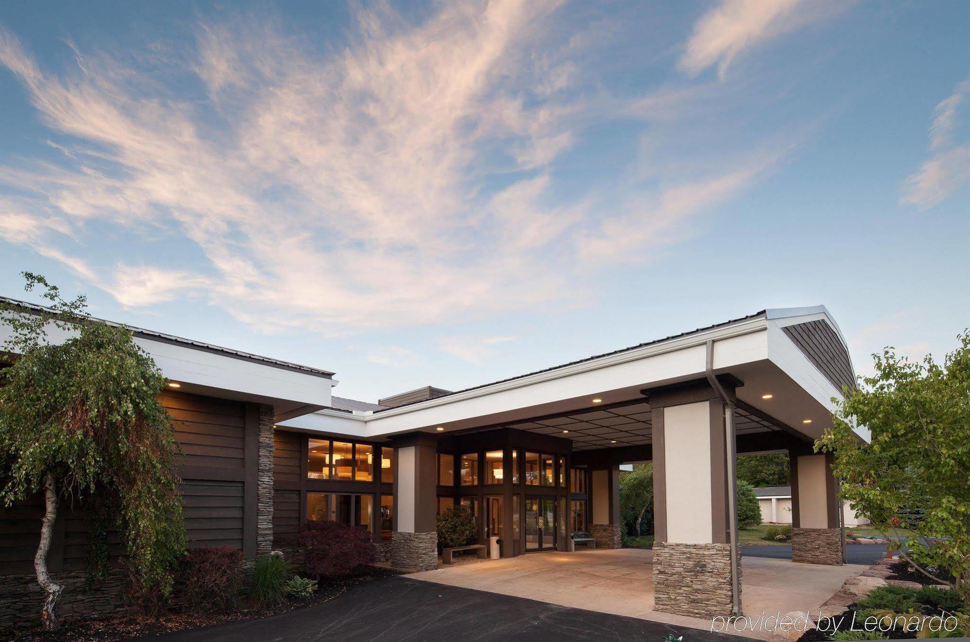 Ramada By Wyndham Rock Hill At Sullivan Center Bagian luar foto