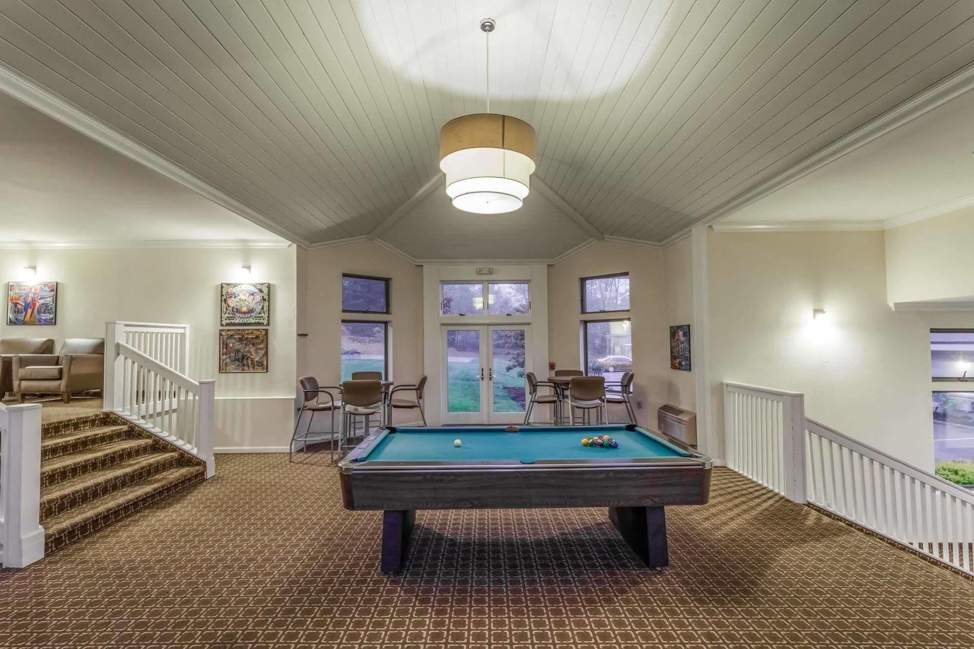 Ramada By Wyndham Rock Hill At Sullivan Center Bagian luar foto
