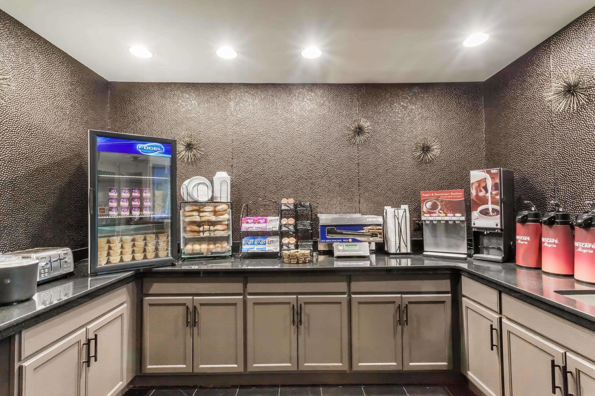 Ramada By Wyndham Rock Hill At Sullivan Center Bagian luar foto