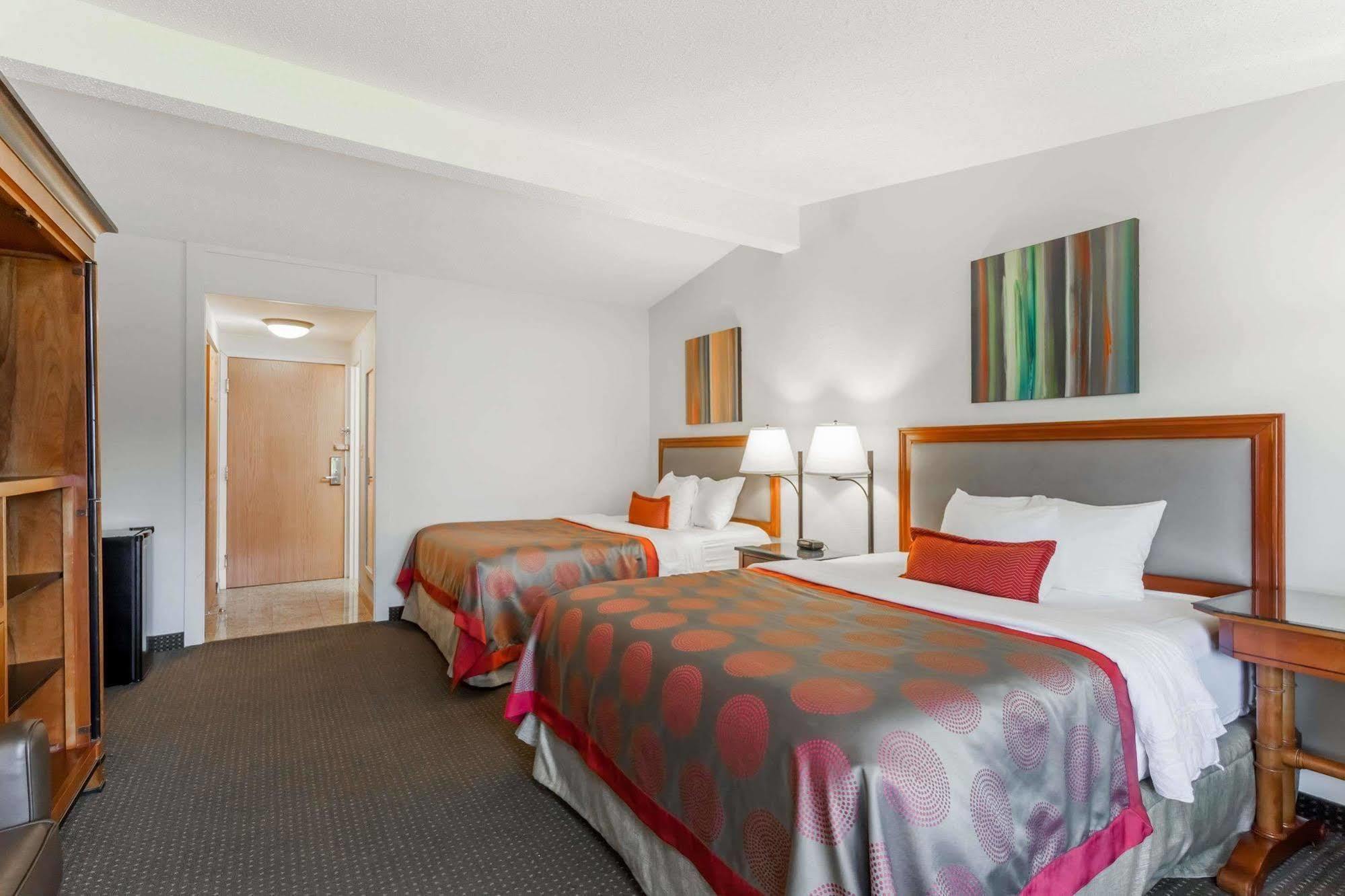 Ramada By Wyndham Rock Hill At Sullivan Center Bagian luar foto