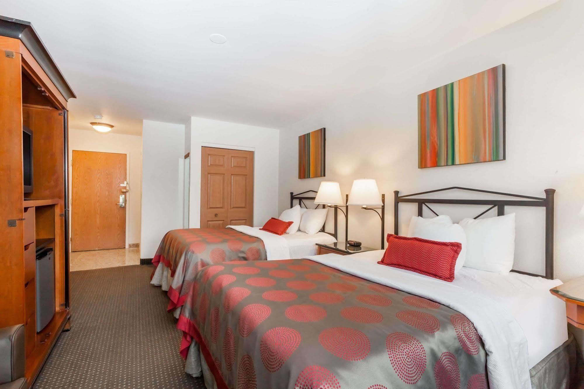 Ramada By Wyndham Rock Hill At Sullivan Center Bagian luar foto