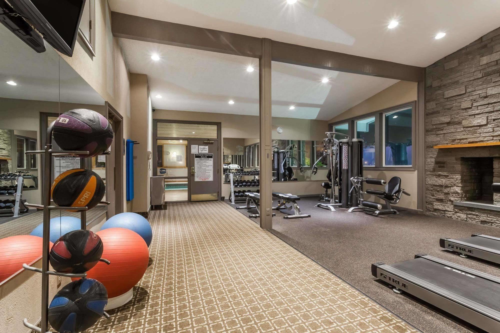 Ramada By Wyndham Rock Hill At Sullivan Center Bagian luar foto