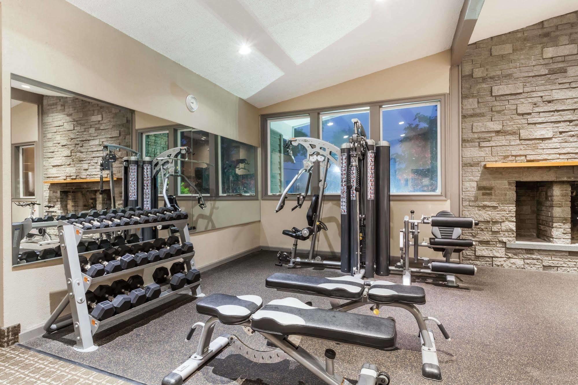 Ramada By Wyndham Rock Hill At Sullivan Center Bagian luar foto