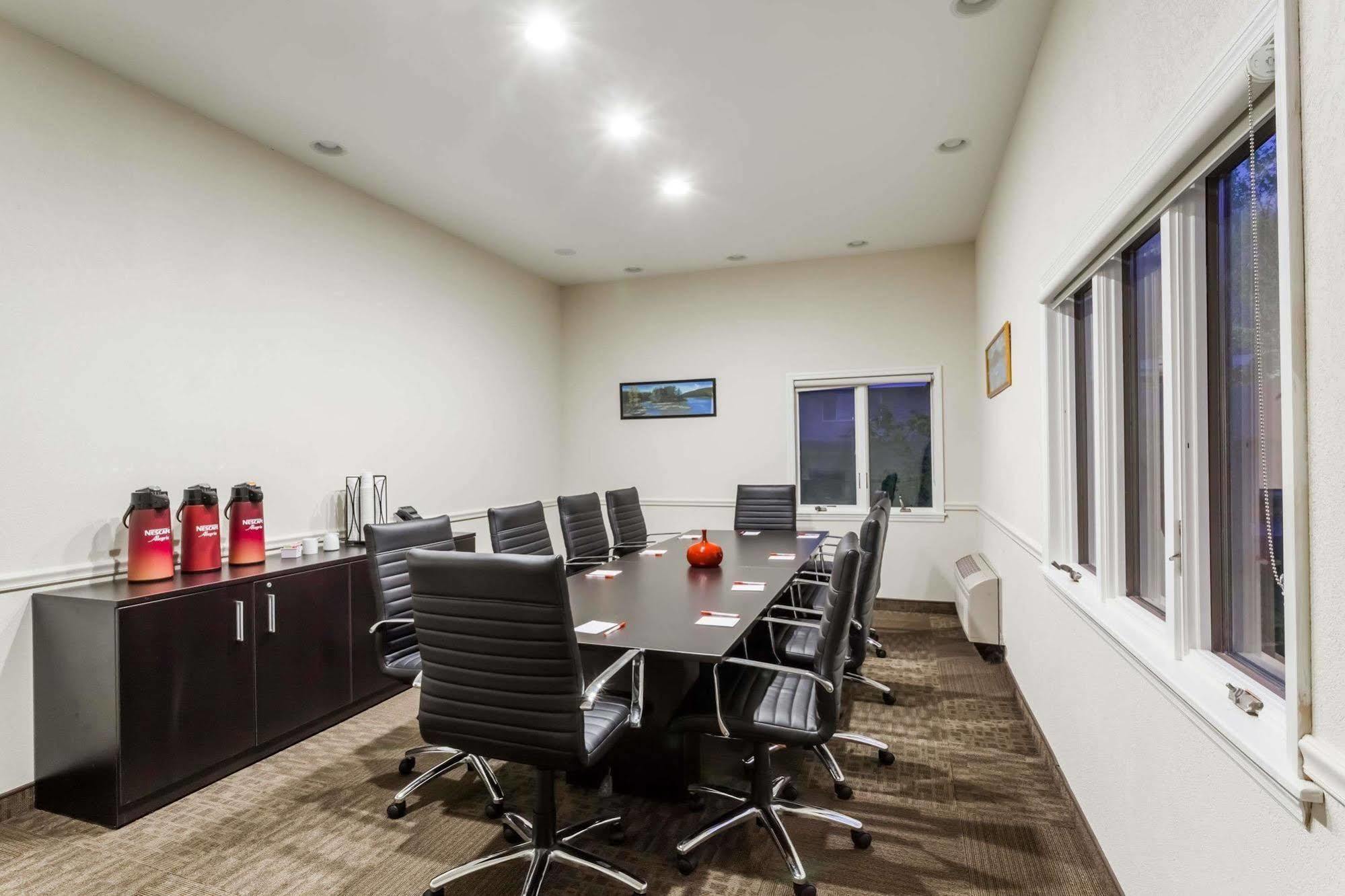 Ramada By Wyndham Rock Hill At Sullivan Center Bagian luar foto